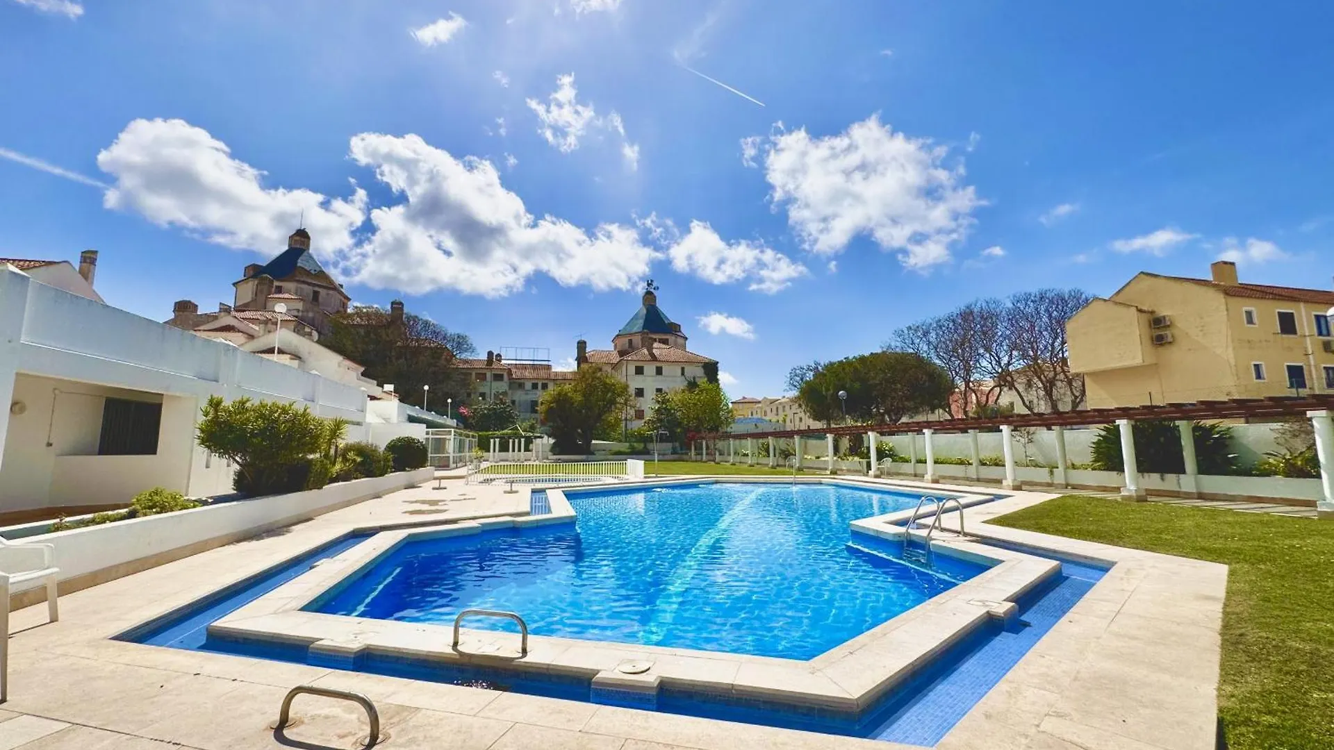 Vilamoura Central 11 With Pool By Homing 0*,  Portugal